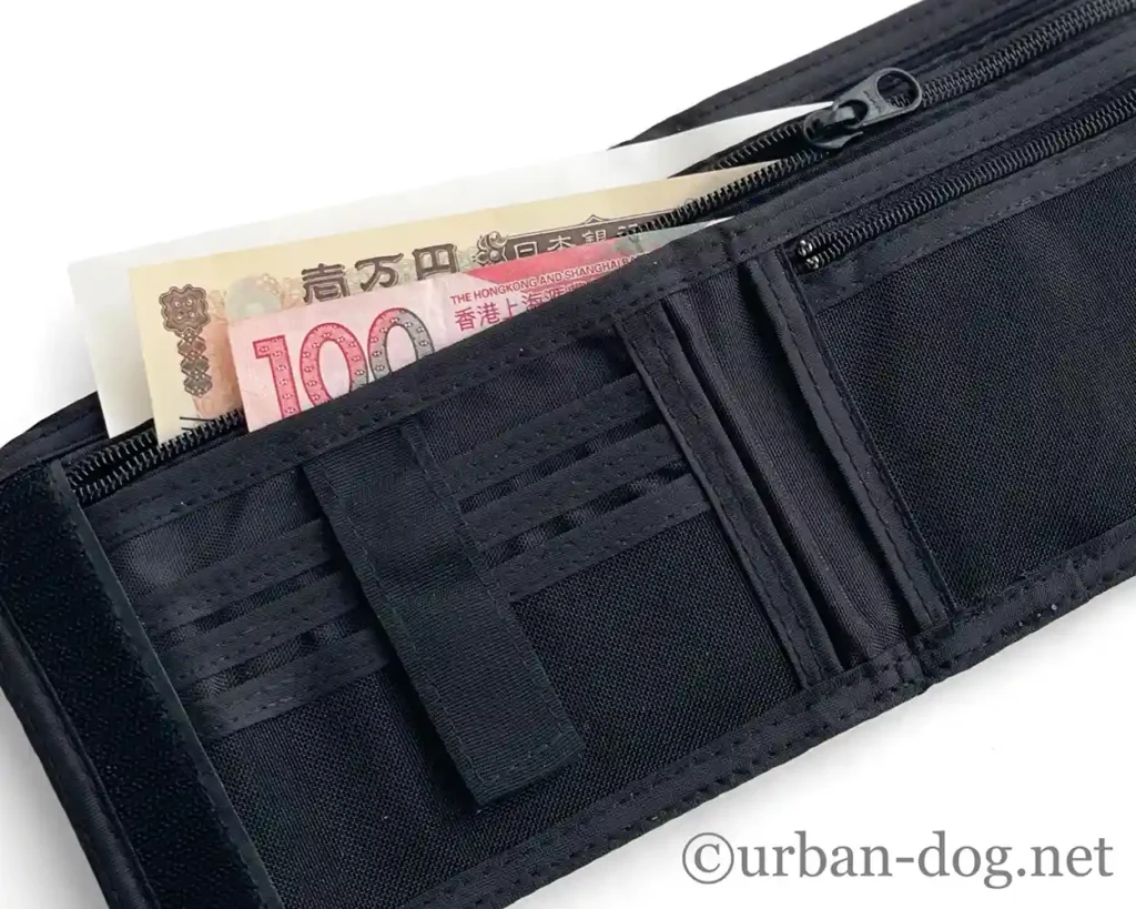 日本円と外貨を分けて入れられる