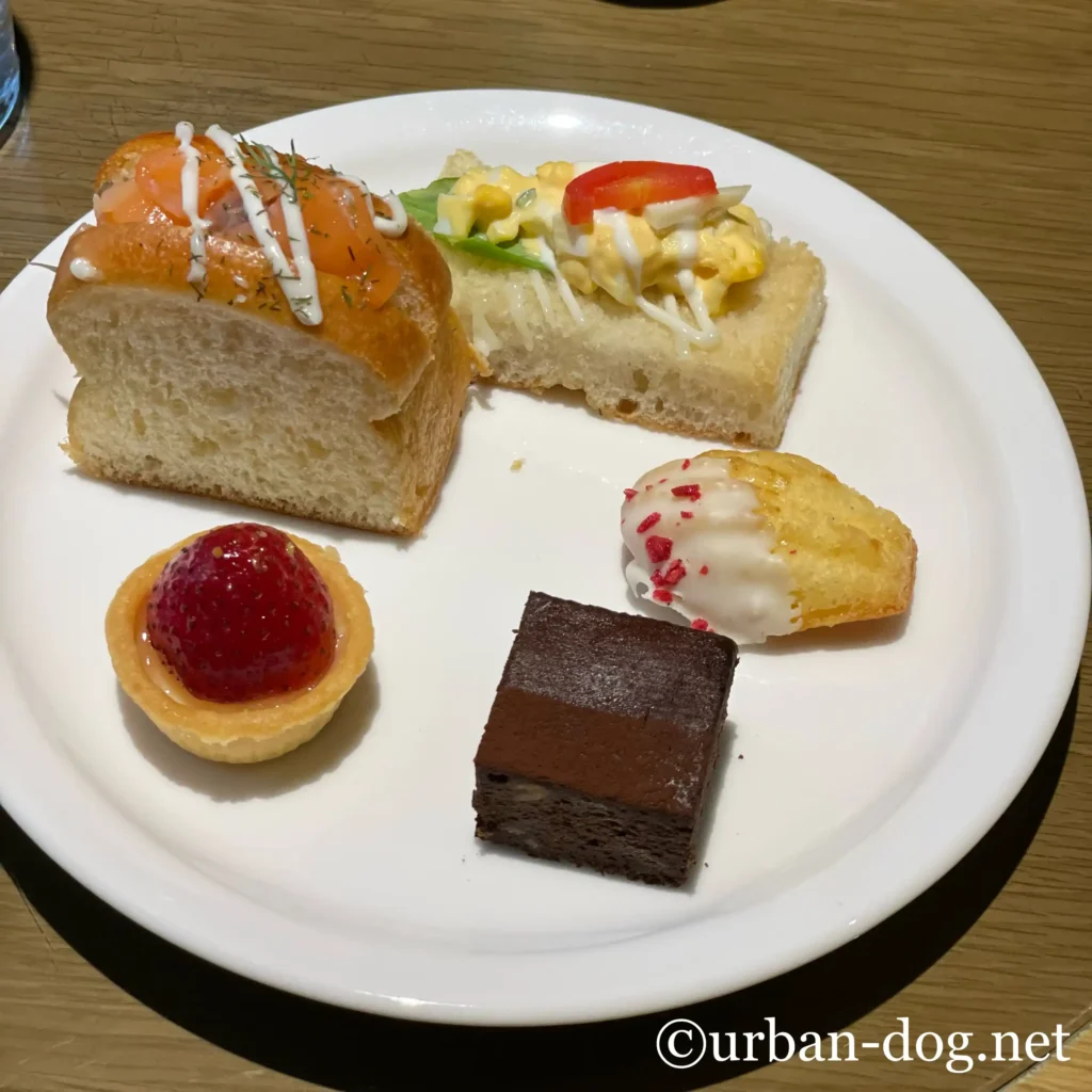 ラウンジの軽食