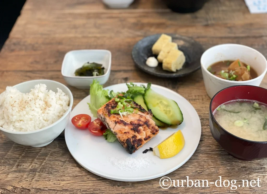 ラヴィントラかもめの定食