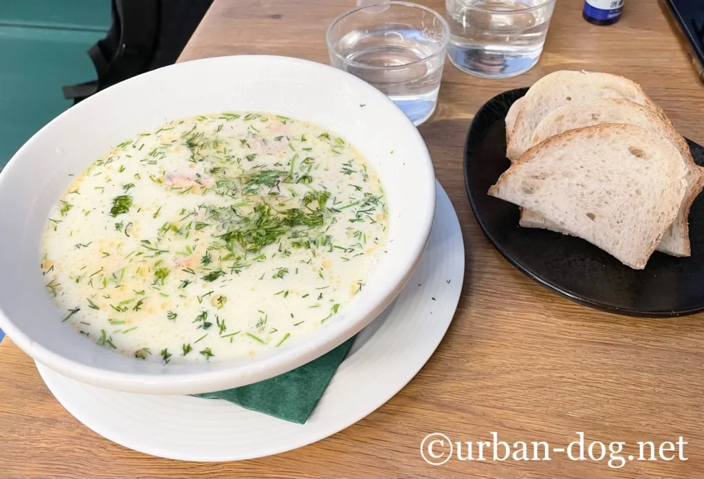 SOUP + MOREのサーモンスープ