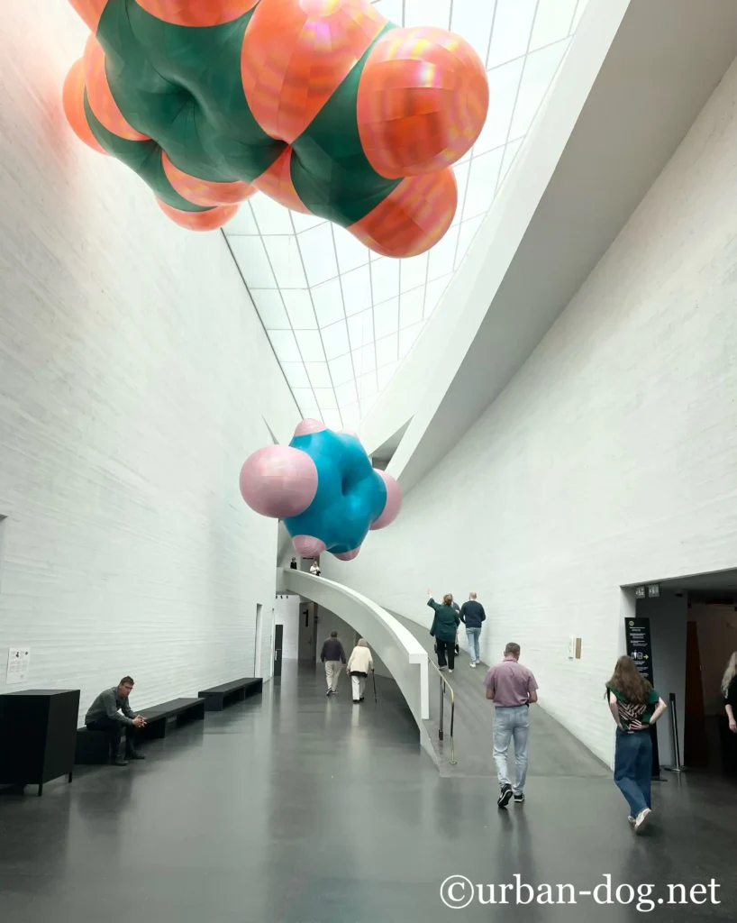 ヘルシンキ現代美術館のエントランスホール