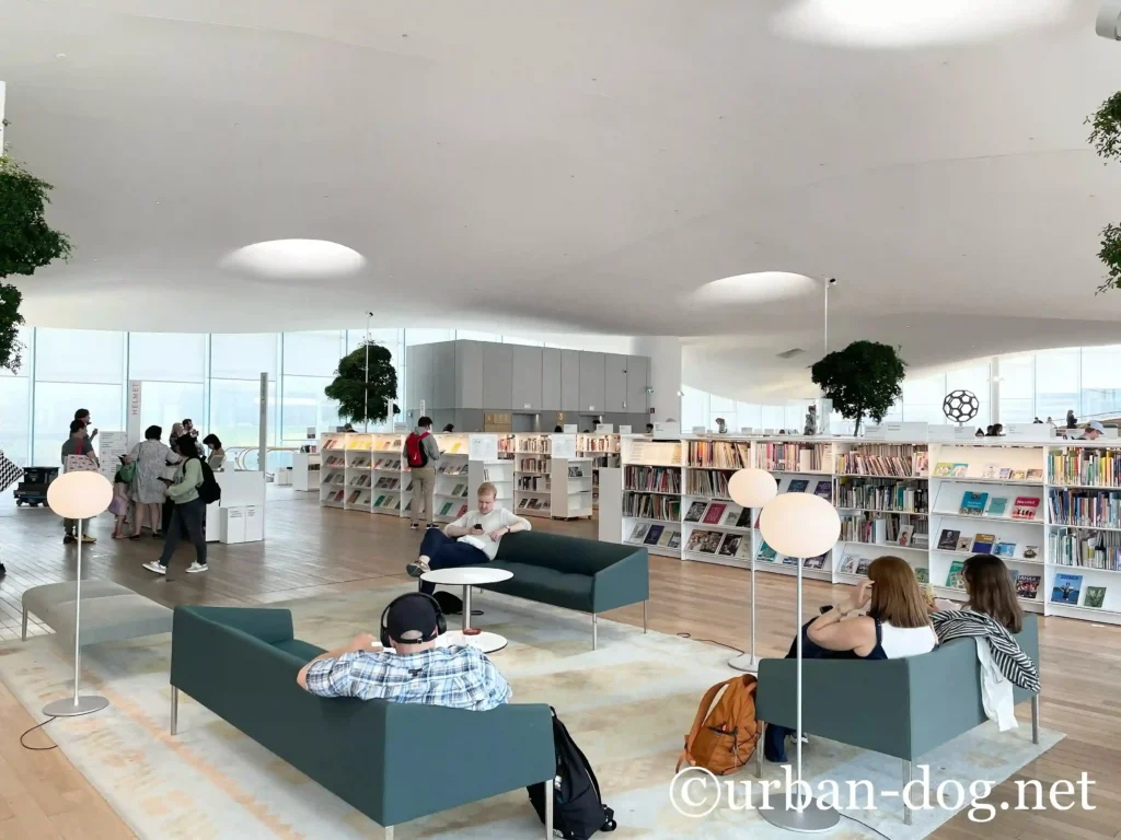ヘルシンキ中央図書館の内部