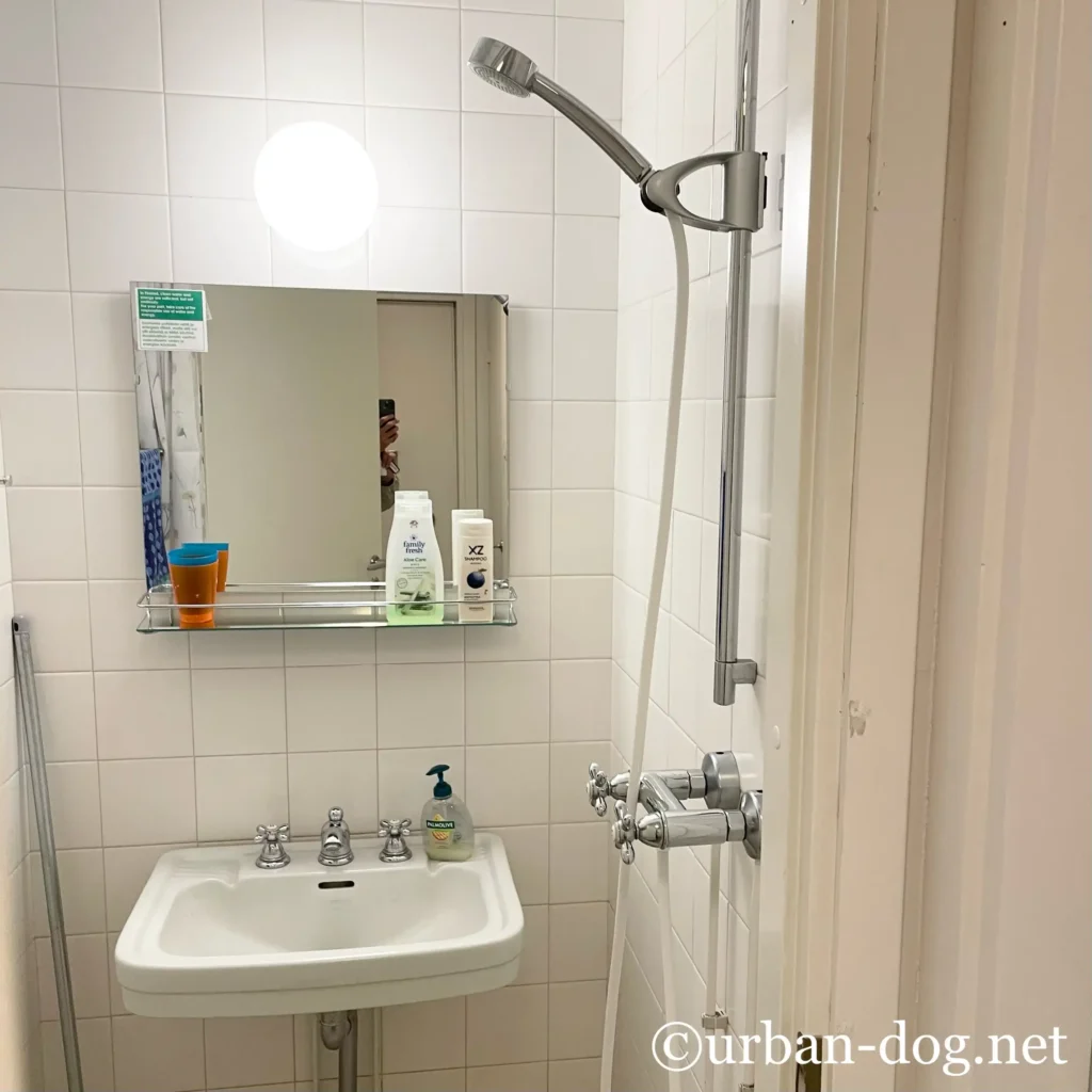 宿泊者専用のシャワー